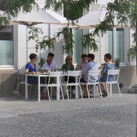 Alojamento de Acomodação e Pequeno-almoço Broel4 *